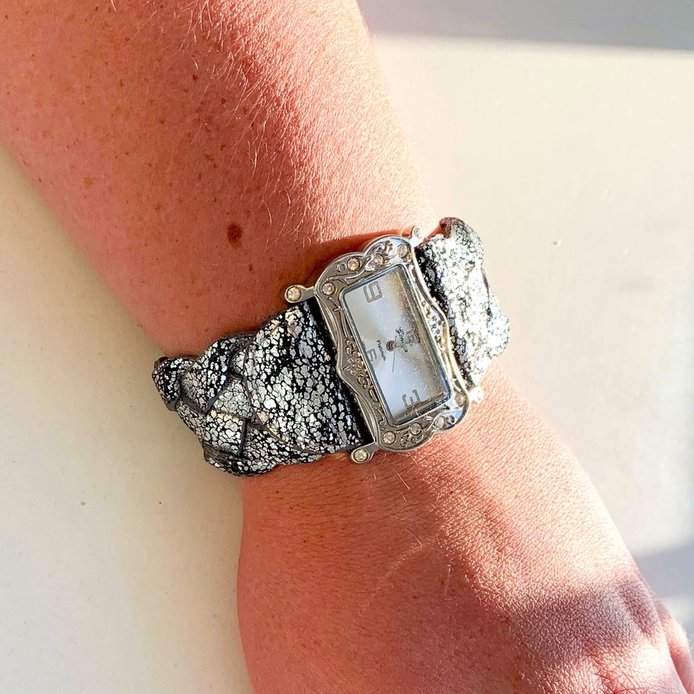 Geneva metallic statement watch